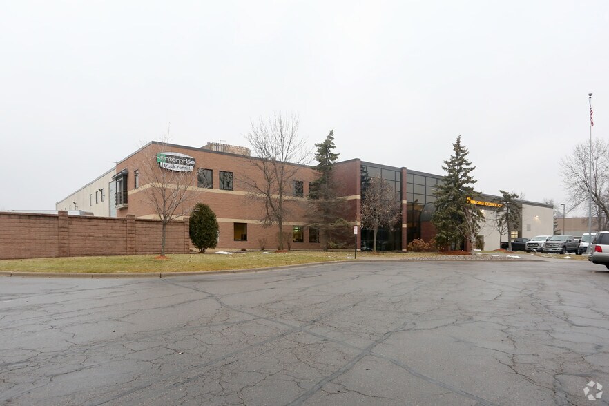 2905 Lexington Ave S, Eagan, MN à vendre - Photo du bâtiment - Image 2 de 6