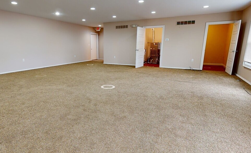 1212 E M-36, Pinckney, MI à louer - Numérisation 3D de Matterport - Image 3 de 10