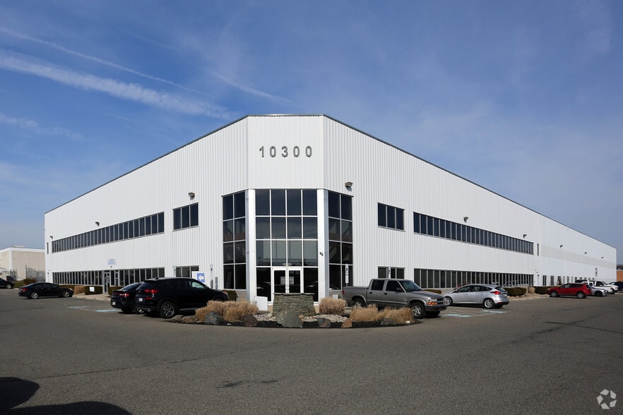 10300 Drummond Rd, Philadelphia, PA for lease - Building Photo - Image 1 of 3
