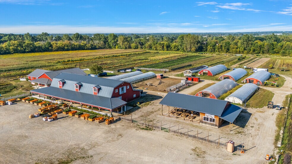 69475 Romeo Plank Rd, Armada, MI à vendre - Photo du bâtiment - Image 2 de 9