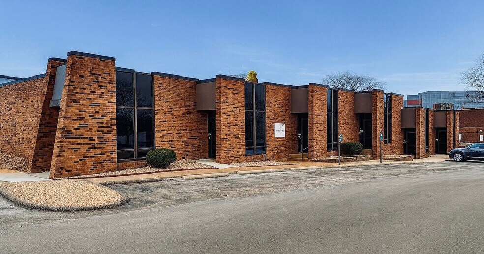5 Worthington Access Dr, Maryland Heights, MO à louer - Photo du bâtiment - Image 1 de 11
