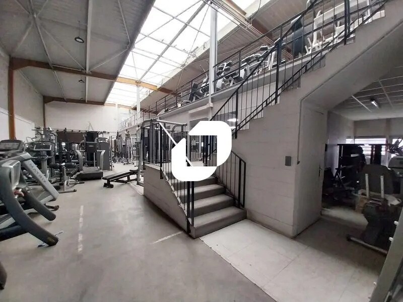 Flex dans Plaisir à louer Photo du bâtiment- Image 1 de 9