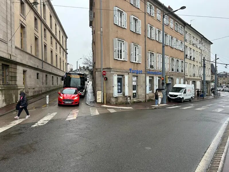 Retail in Limoges for sale Building Photo- Image 1 of 2