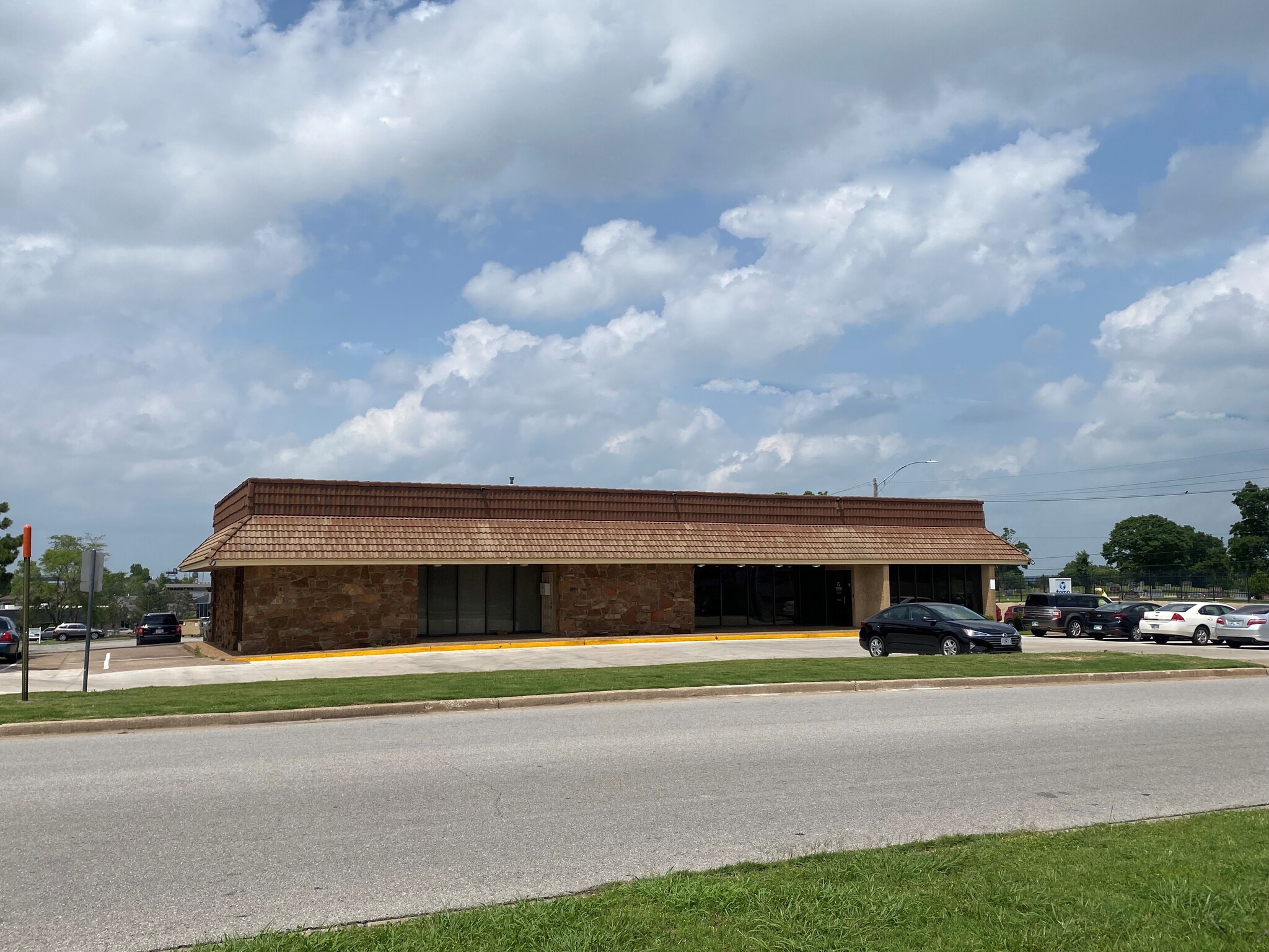 5640 S Memorial Dr, Tulsa, OK for lease Primary Photo- Image 1 of 12