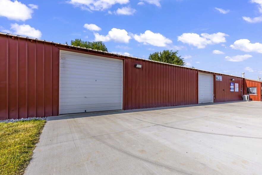 Sedalia Industrial Offering portfolio of 3 properties for sale on LoopNet.ca - Primary Photo - Image 1 of 2