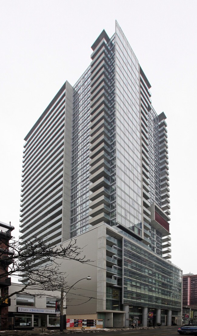 Plus de détails pour 373-375 King St W, Toronto, ON - Commerce de détail à louer