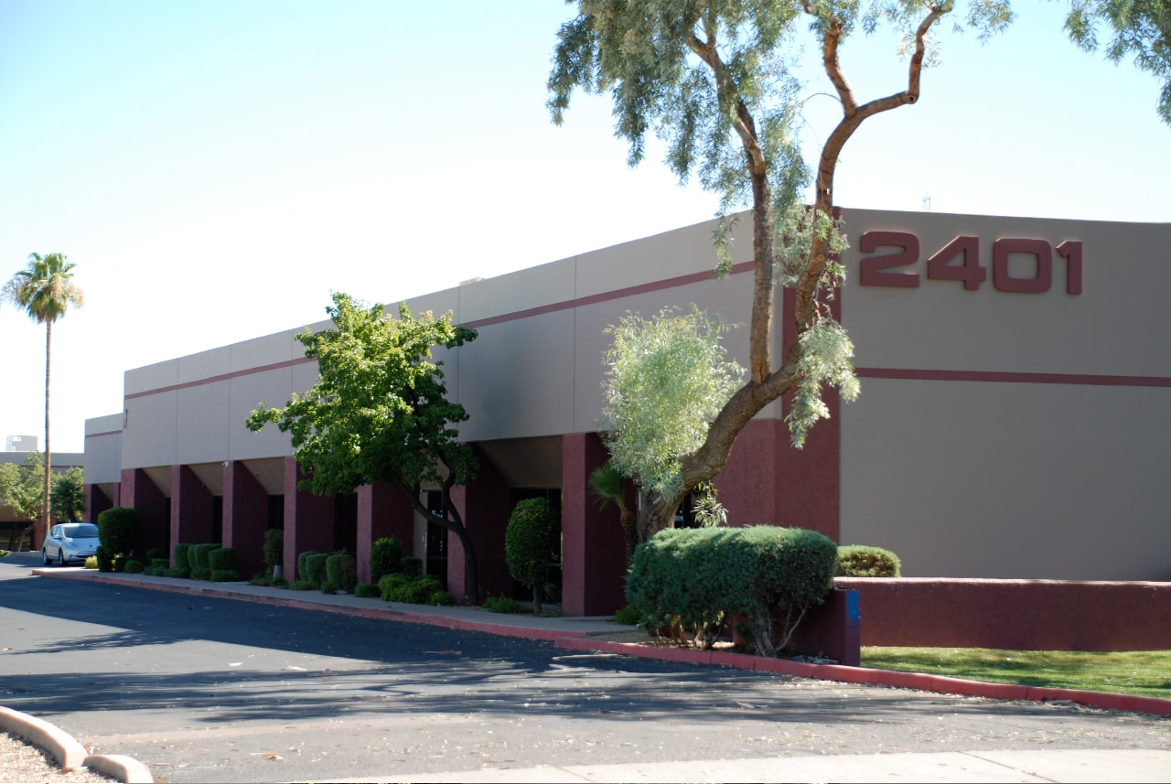 2401 W Behrend Dr, Phoenix, AZ à louer Photo du bâtiment- Image 1 de 6