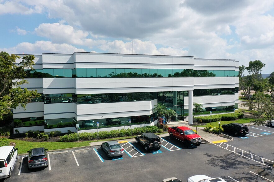 2891 Center Pointe Dr, Fort Myers, FL à vendre - Photo du bâtiment - Image 3 de 3