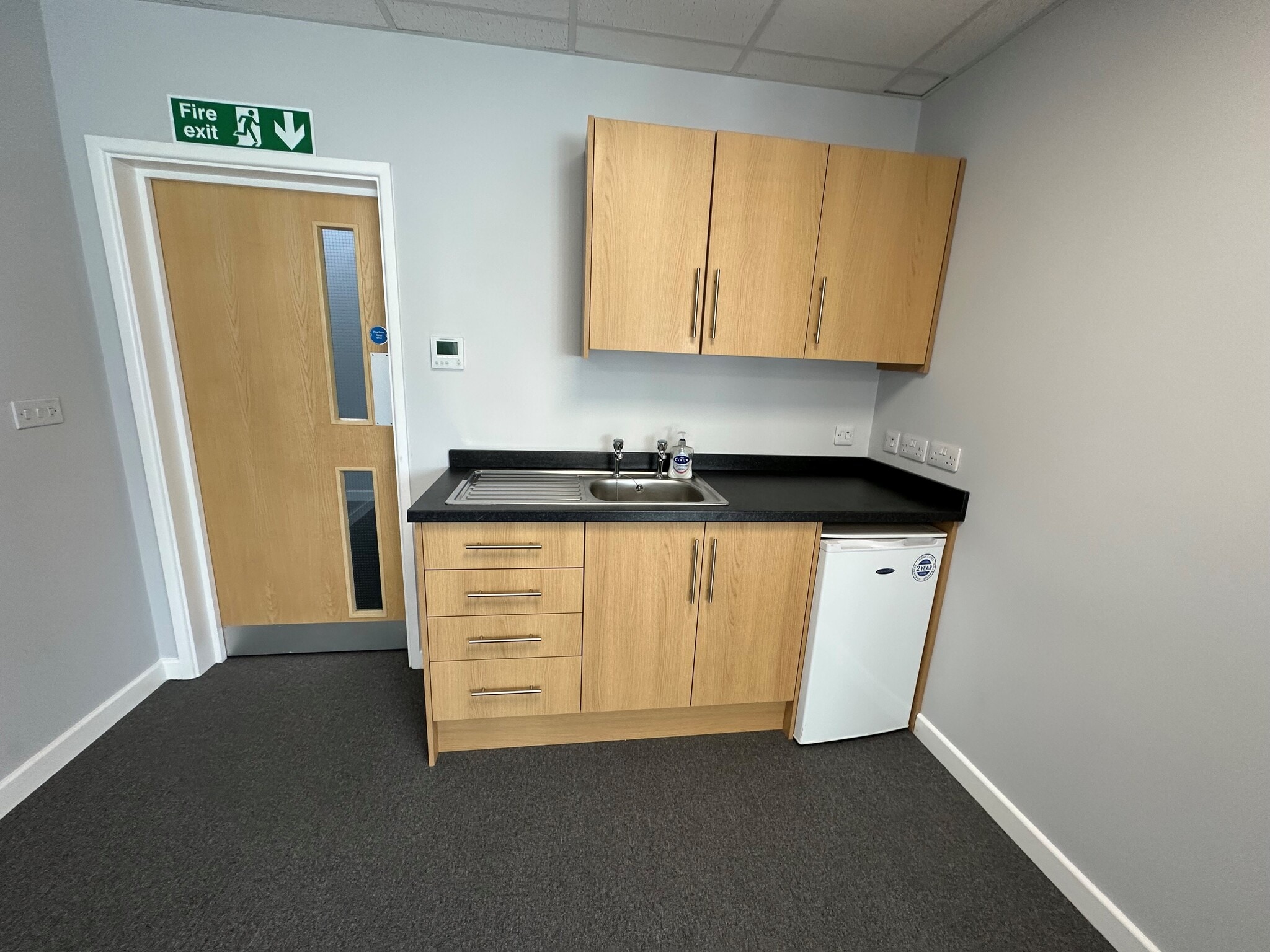 Central Ave, West Molesey for lease Interior Photo- Image 1 of 4