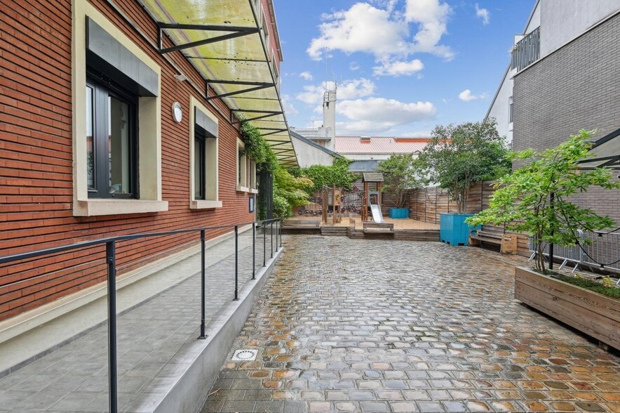 Office in Saint-Ouen-sur-Seine for sale - Building Photo - Image 3 of 15