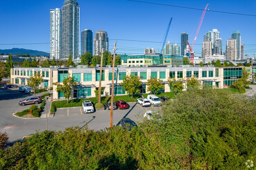3993 Henning Dr, Burnaby, BC à vendre - Photo du bâtiment - Image 3 de 8