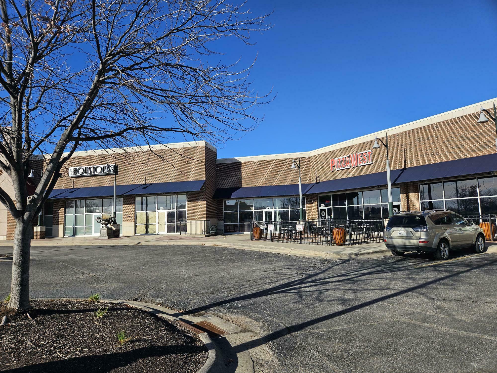 12040 McDermott Plz, La Vista, NE for lease Building Photo- Image 1 of 6