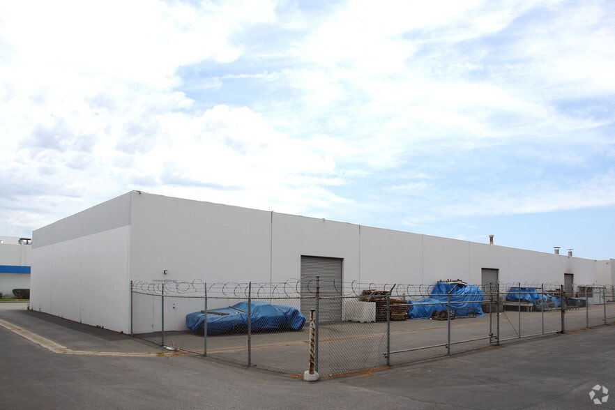 12075-12103 Clark St, Santa Fe Springs, CA for lease - Building Photo - Image 2 of 3