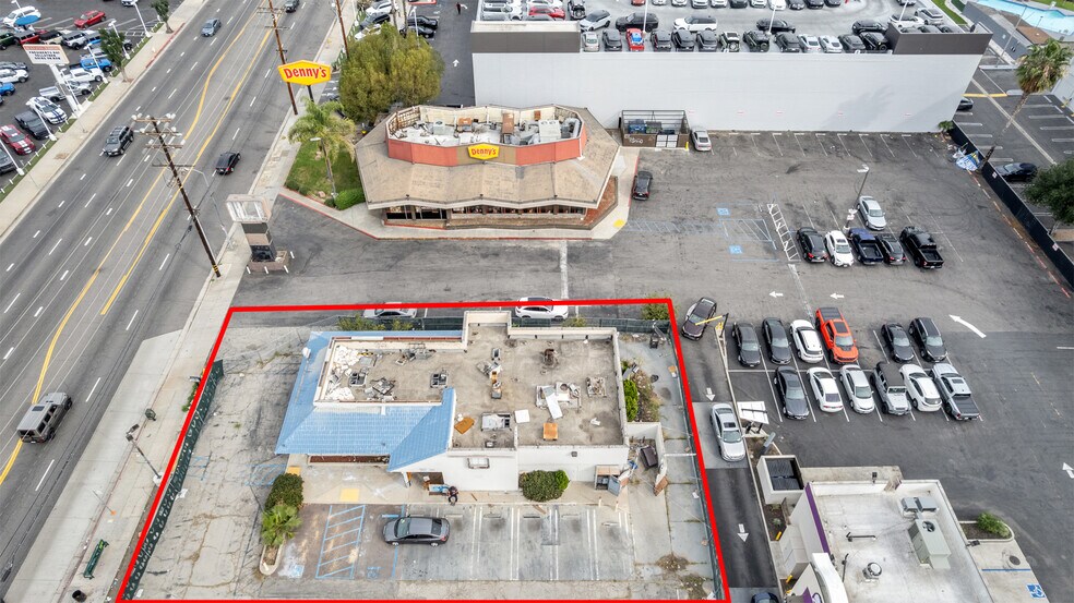 15554 Roscoe Blvd, Van Nuys, CA à louer - Photo du bâtiment - Image 2 de 18