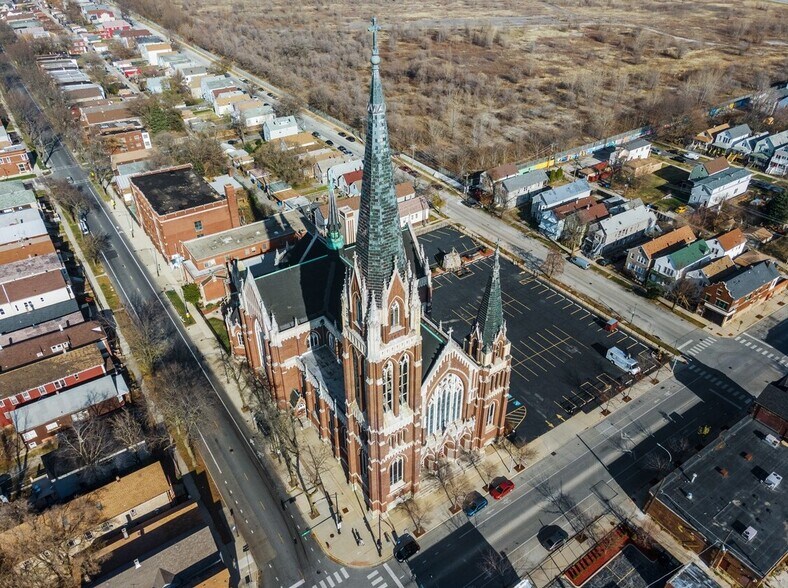Former St. Michael Catholic School portefeuille de 4 propriétés à vendre sur LoopNet.ca - Photo du bâtiment - Image 3 de 9