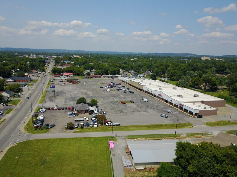 629-637 S Water Ave, Gallatin, TN à louer - Photo du bâtiment - Image 3 de 7