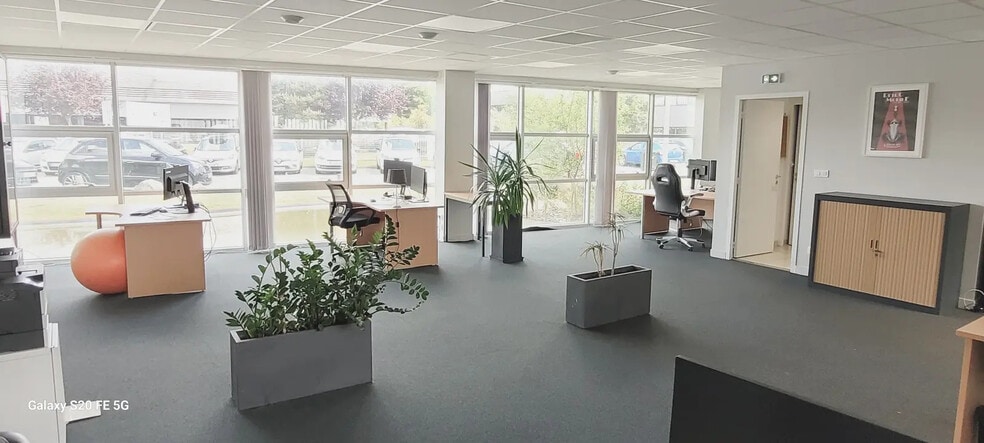 Office in Mérignac for lease - Interior Photo - Image 2 of 4