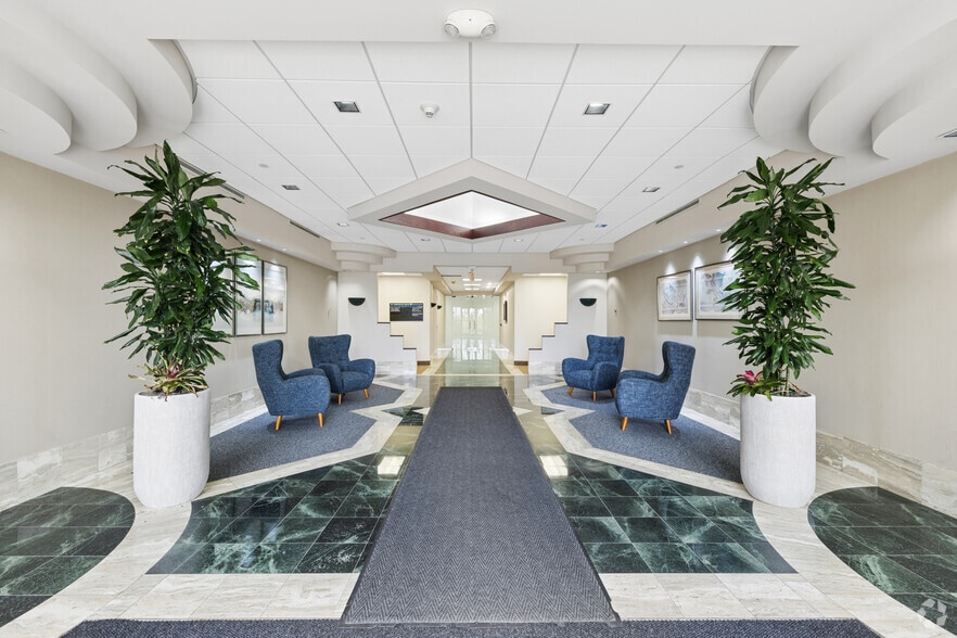 55 Corporate Dr, Trumbull, CT for lease - Lobby - Image 3 of 6