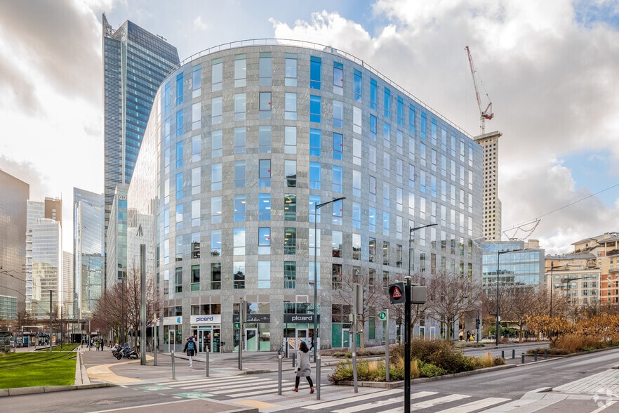 2-14 rue Berthelot, Courbevoie for lease - Primary Photo - Image 1 of 4