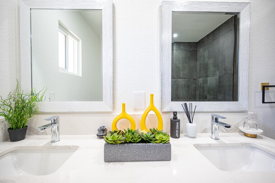 1305 S 16th St, Las Vegas, NV à vendre - Photo du bâtiment - Image 2 de 35