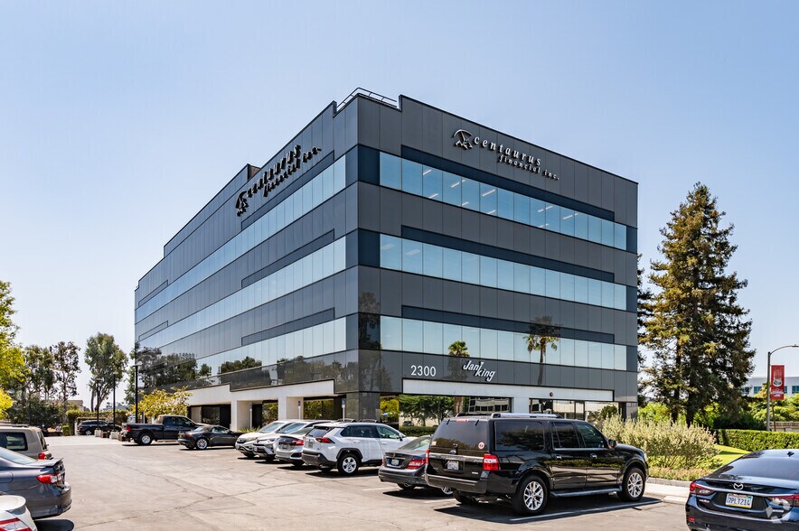 2300 E Katella Ave, Anaheim, CA à louer - Photo du bâtiment - Image 2 de 26
