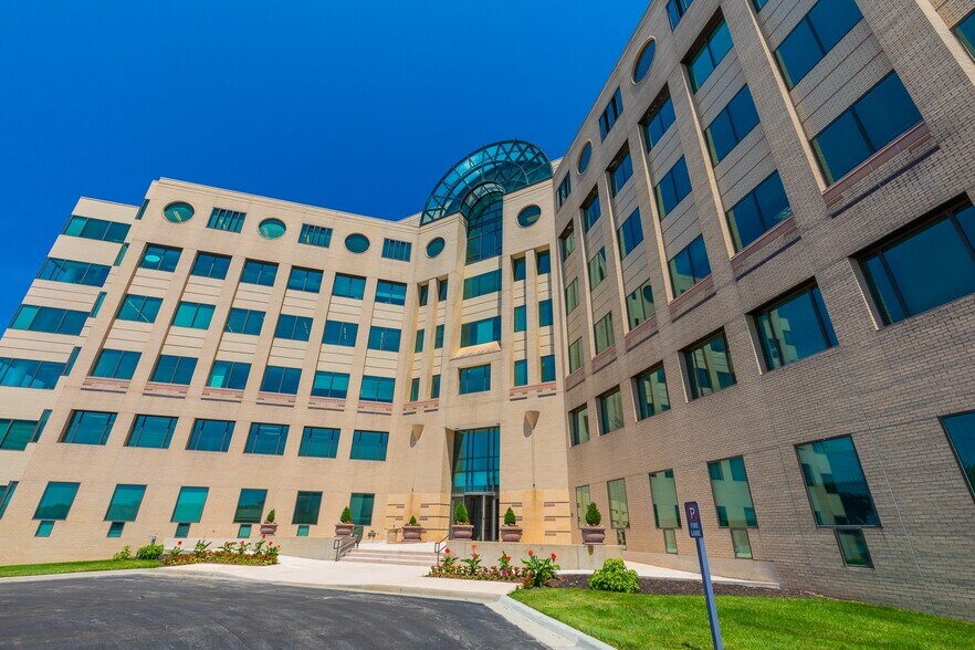 7007 College Blvd, Overland Park, KS à louer - Photo du bâtiment - Image 2 de 19