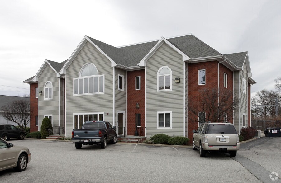 240 Chestnut St, Warwick, RI à louer - Photo du bâtiment - Image 3 de 4