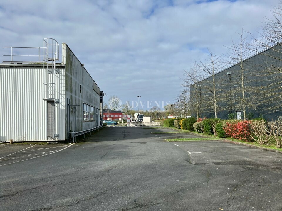 Retail in Bègles for lease Building Photo- Image 1 of 9