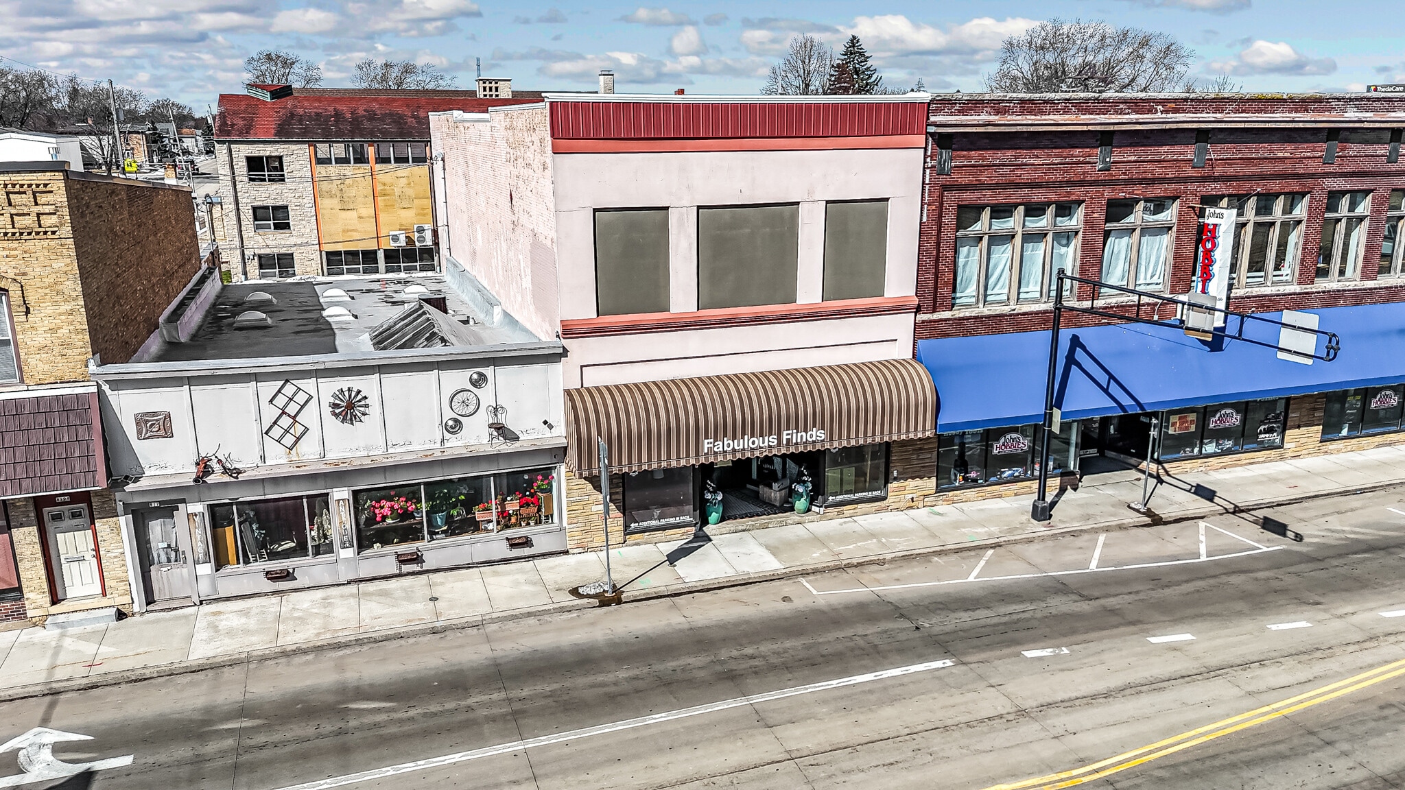 811 Oregon St, Oshkosh, WI for sale Primary Photo- Image 1 of 43