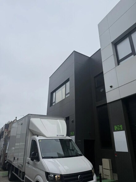 Flex dans Romainville à louer - Photo du bâtiment - Image 1 de 4