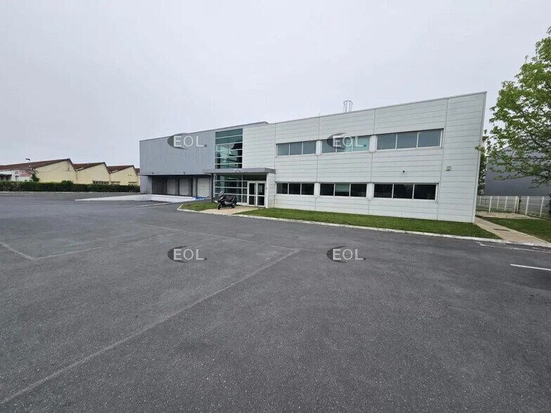 Industrial in Vitry-sur-Seine for lease - Building Photo - Image 1 of 17