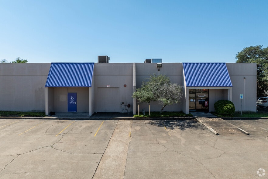 5233-5235 Glenmont Dr, Houston, TX for lease - Building Photo - Image 2 of 6