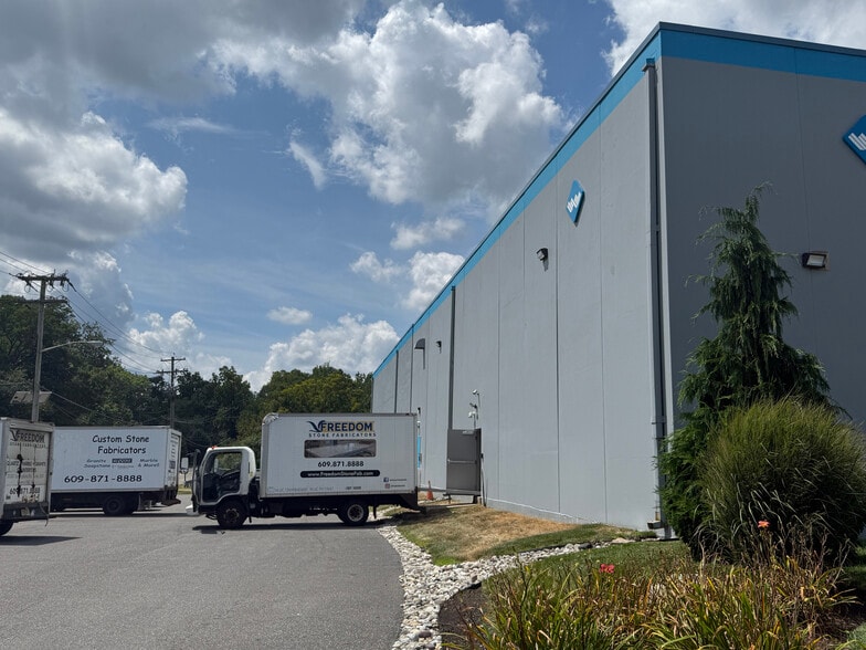 65 Old Kings Hwy, Maple Shade Township, NJ for lease - Building Photo - Image 2 of 3