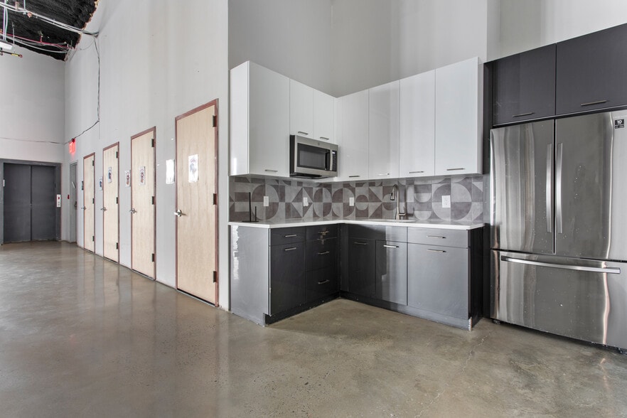 84 14th St, Brooklyn, NY for lease - Interior Photo - Image 2 of 9