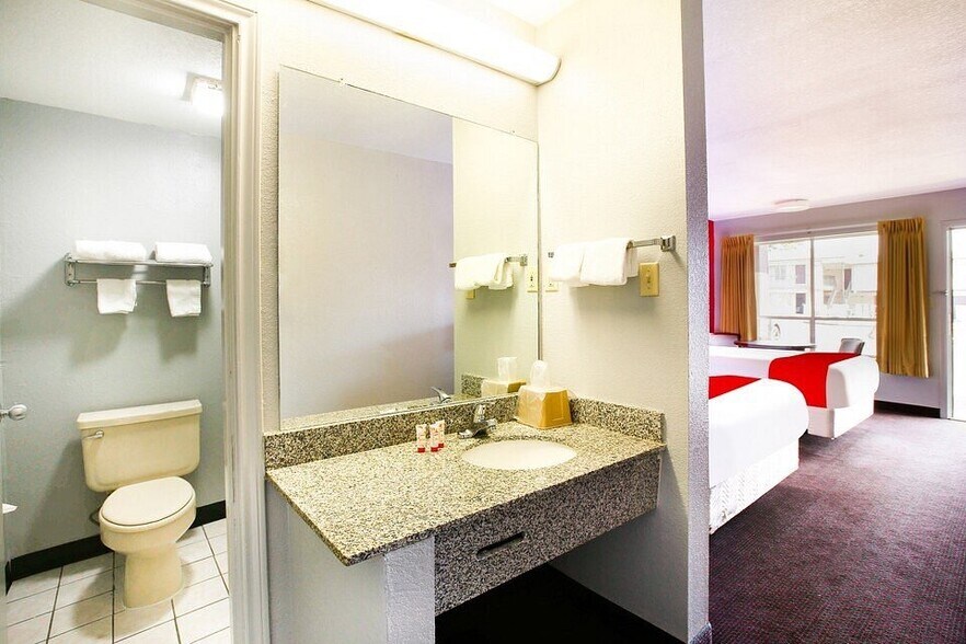 4012 N State Line Ave, Texarkana, AR à vendre - Photo du bâtiment - Image 3 de 24