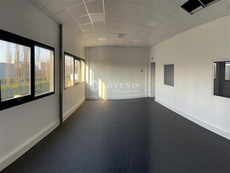 3 Allée Des Aulnes, Trappes for lease - Interior Photo - Image 3 of 7