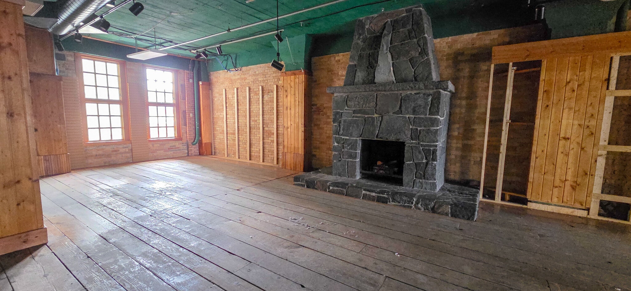 394 S Lake Ave, Duluth, MN for lease Interior Photo- Image 1 of 12