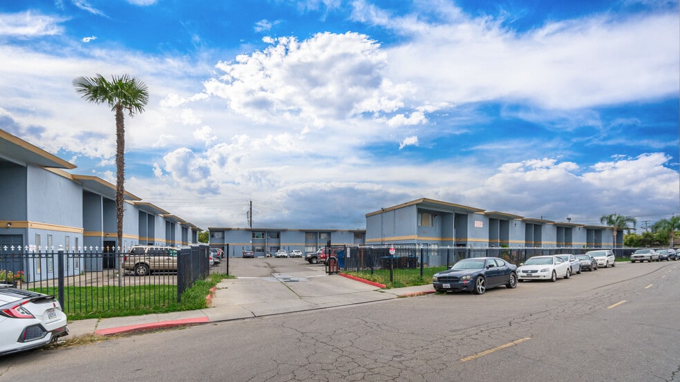 4304 Manchester Ave, Stockton, CA for sale - Building Photo - Image 2 of 22