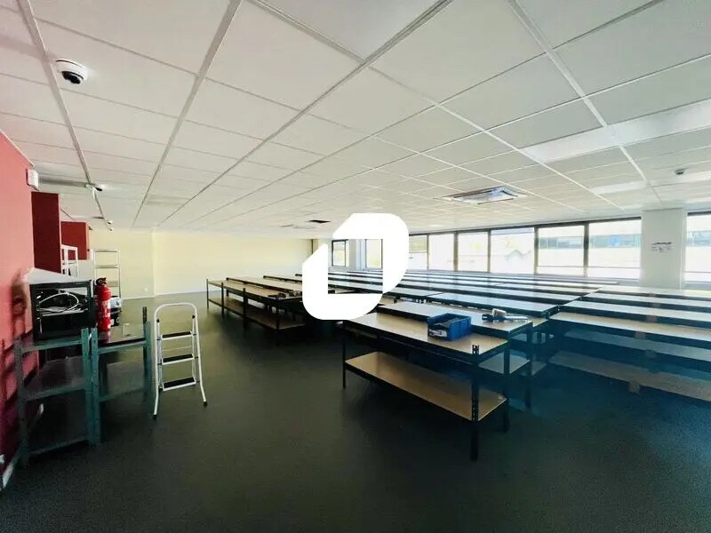 Office in Champagne-au-Mont-d'Or for lease Interior Photo- Image 1 of 17