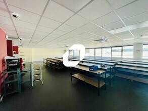Office in Champagne-au-Mont-d'Or for lease Interior Photo- Image 1 of 17