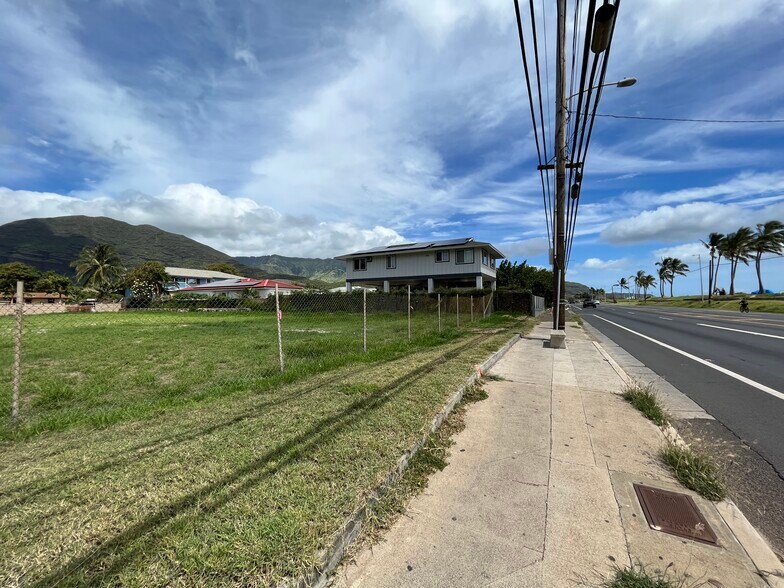 87-1818 Farrington Hwy, Waianae, HI à louer - Photo du bâtiment - Image 1 de 7