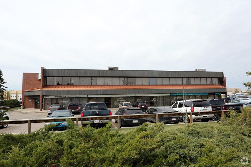 2950 Parsons Rd NW, Edmonton, AB à vendre - Photo du bâtiment - Image 3 de 4