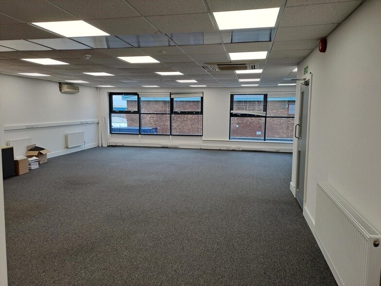 Amor Way, Letchworth Garden City for lease - Building Photo - Image 2 of 8