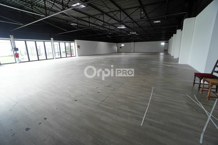 Retail in Marsannay-la-Côte for lease - Interior Photo - Image 2 of 4