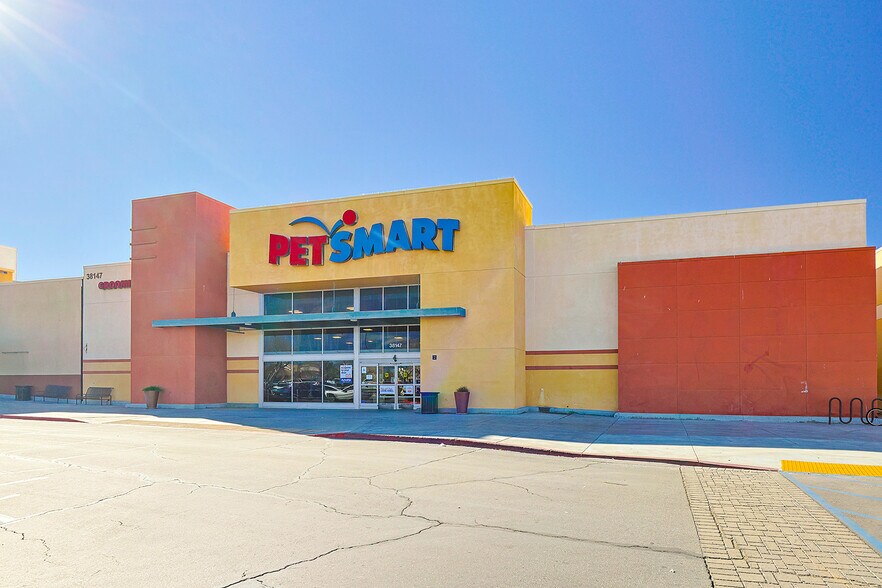 38107-38215 47th St E, Palmdale, CA à vendre - Photo du bâtiment - Image 3 de 11