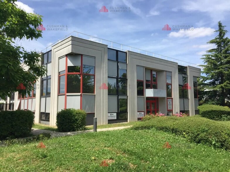 Office in Dijon for lease - Building Photo - Image 1 of 4
