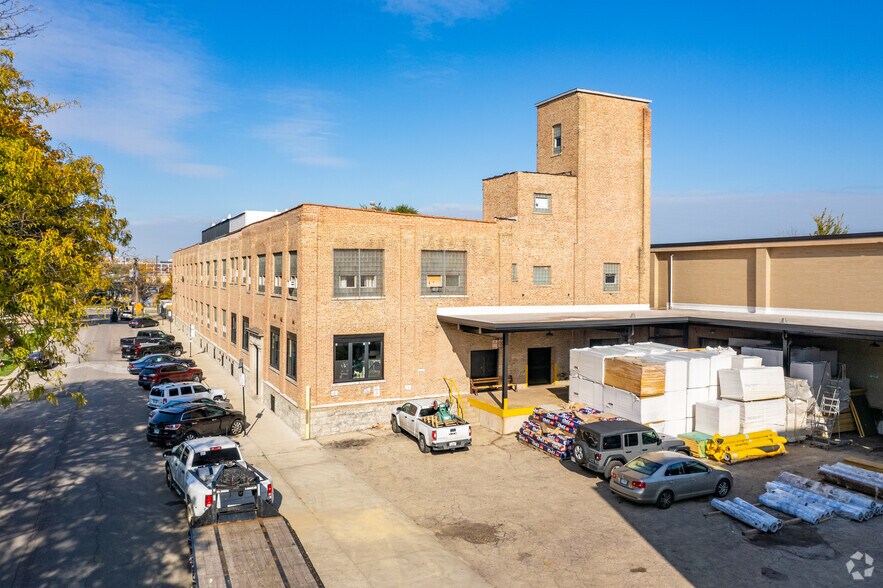 2321 N Keystone Ave, Chicago, IL à louer - Photo du bâtiment - Image 2 de 6