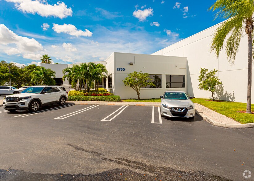 2750 NW 84th Ave, Doral, FL for lease - Building Photo - Image 3 of 5