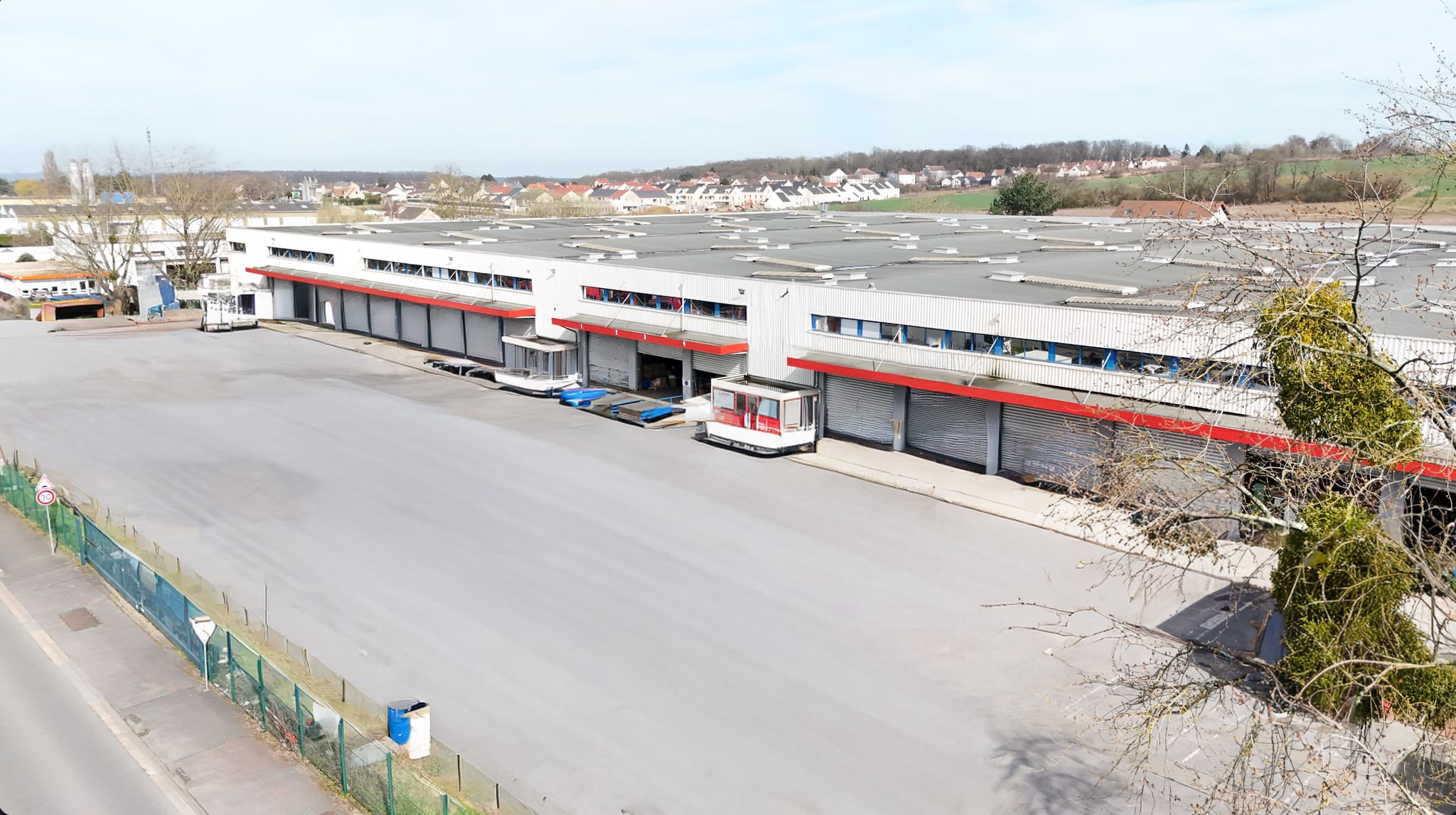 Industrial in Saint-Witz for lease Primary Photo- Image 1 of 6
