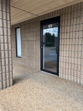 4696-4698 Honeygrove Rd, Virginia Beach, VA for lease Building Photo- Image 2 of 6